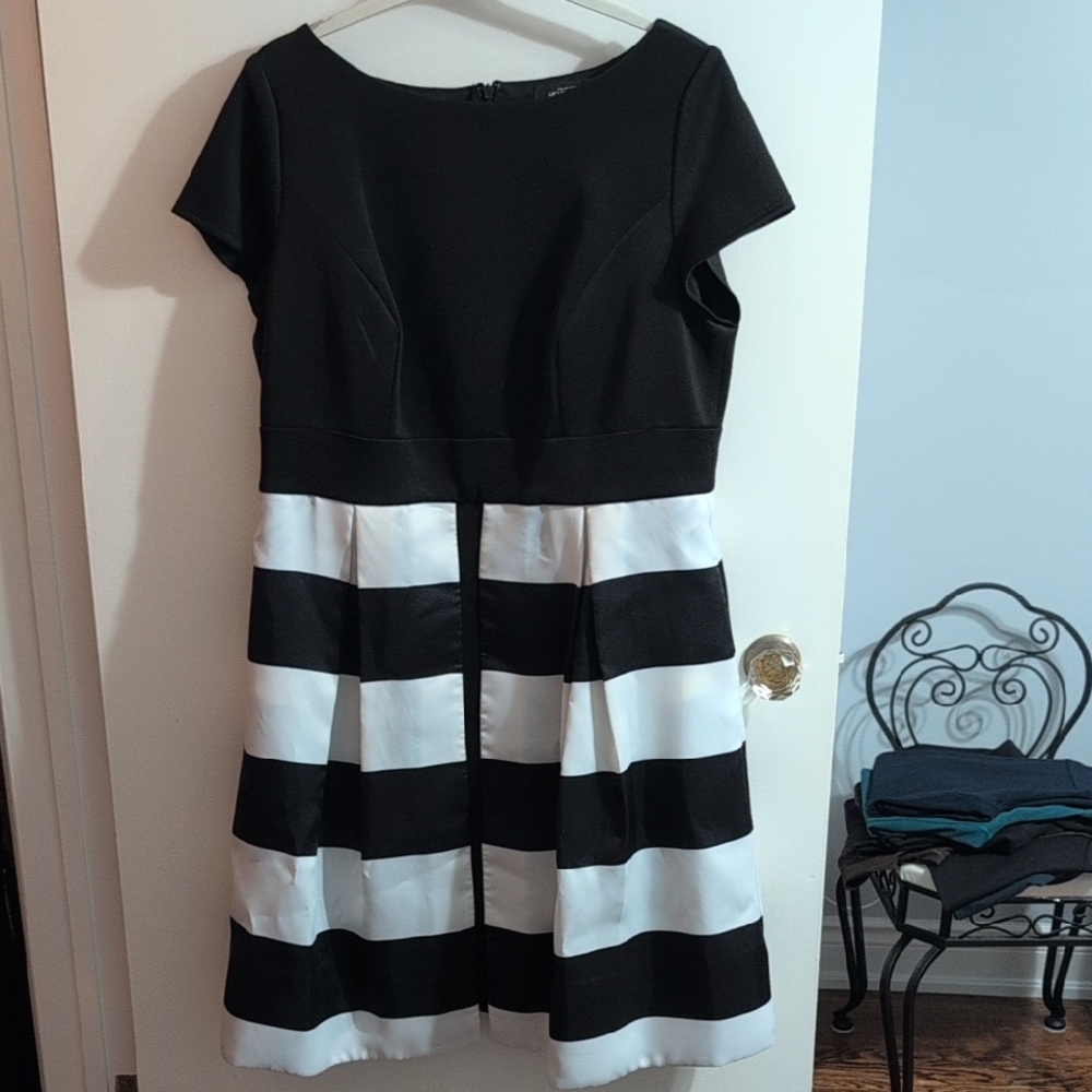 Michel Studio Elegant Black Garment